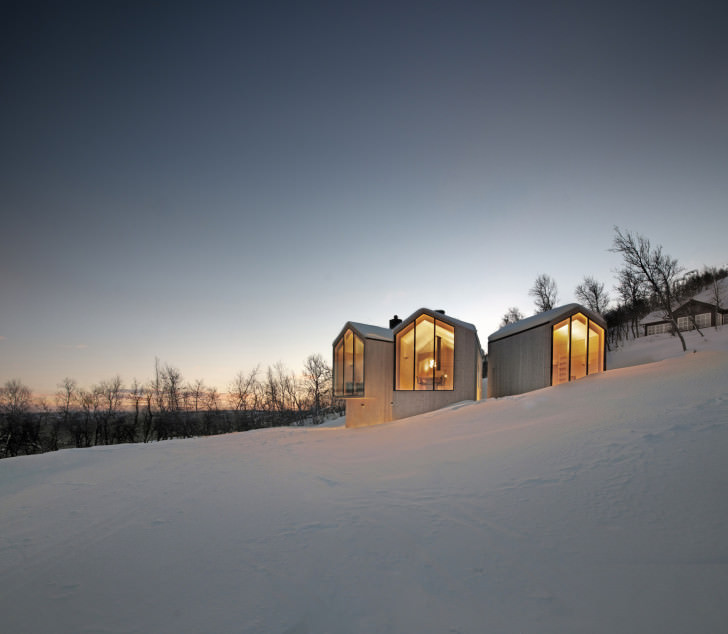 52f1cd5fe8e44e0b6d000123_split-view-mountain-lodge-reiulf-ramstad-arkitekter-as_rra_havsdalen-28-s-ren_harder_nielsen